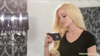 Stepmom tinihanga ki te fuck tamāhine me tana hoa