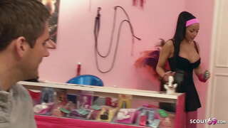 Үлкен Сиськи және әдемі жопа латина жасөспірім алдаған дөрекі трах жұмыс