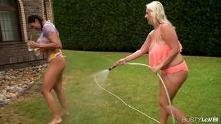 Dildo Insertion and Titty Sucking രണ്ടു Busty Lesbians