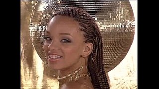 Бұл gia LaShay көрсете отырып, оның қауын