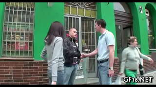 Stranger ሆኗል እሷ ሙሉ ቅድሚያ