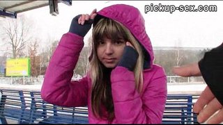 Real amateur Eurobabe Gina Gerson clavat en un tren