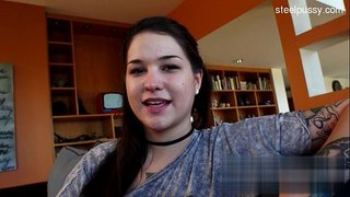 Ankizivavy mahafatifaty voalohany deepthroat