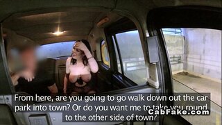 Milzīgu tits amatieru izpaužas sejas viltus taksometru