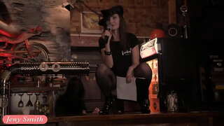 Jeny Smith valsts pliks uz skatuves