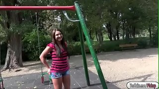 Kristina fucked in die publiek vir kontant