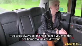 Fake Taxi horké vášnivý drsný sex na zadním sedadle