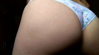 La gioia di un cd è attivo nelle sue mutandine