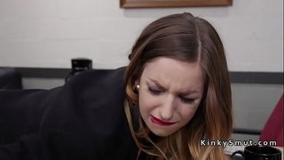 Брюнетка Үлкен сиськи босс дрочит анал өз продавщице