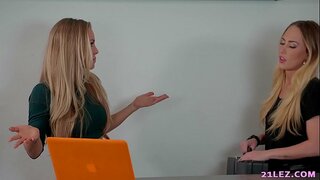 Лезбејка Агент фатен од страна на секси шпион