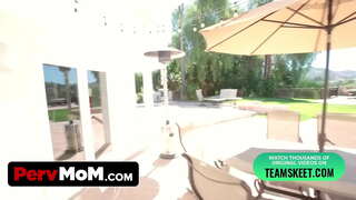 أنا مارس الجنس زوجة أبي و بوسها مدهون