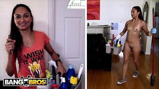 BANGBROS - Petite Housekeeper Gets sa Iyang Katsila Pussy Naguba Sa Trabaho