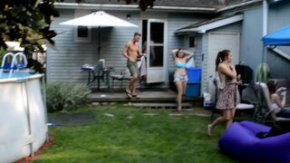 Recked dans un Sex Swing