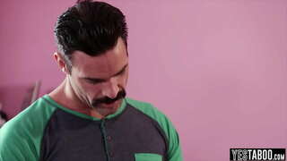 ̗�름에는 하루에아에 의해 그녀의 새 아빠