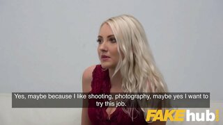 Fals Agent Sexy Helen follar a l&#039;orgasme per agents dick