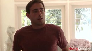 Өгей сіңлісі өгей әпкесінің Кискасын мастурбациялайды