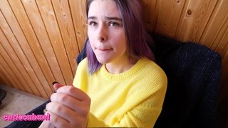 הזונה הקטנה רוצה למצוץ את הזין שלך.