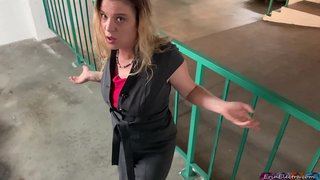 Өгей шеше киімін тазалау, оның өгей ұлы cums оның киску