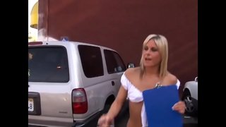 ̠�은 베이브 하드 딕에서 그녀의 젖은 면도 twat