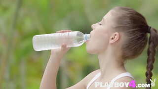 Сексуалдык красотка көрсөткөндөй красивое денеси табылды