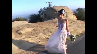 Pober mucha muhé bandoná duna un poko ta kabes abou, clavado pa dos bondadosos, suavizadores