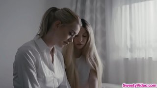 Кішкентай сиськи лесби жасөспірім қайшы блондинкой жатақхана incharge