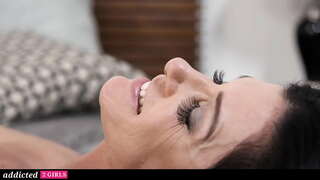 ���டி-அம்மா ஆதிக்கம் அவரது மாற்றான்மகள் லெஸ்பியன்